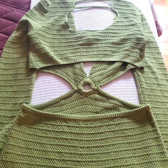 Forever 21 Green Knit Open Back And Side Dress with Ring Detail In Front. - Picture 8 of 9